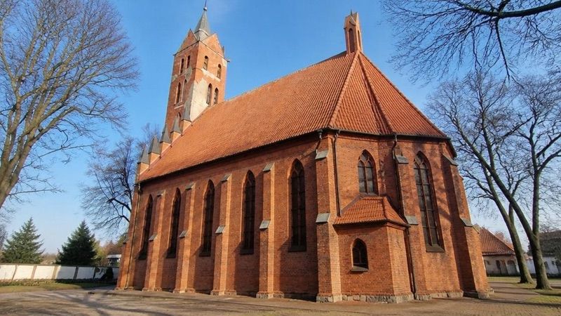Kościół Rzymskokatolicki pw. św. Andrzeja Apostoła, atrakcja w pobliżu dworca Prabuty
