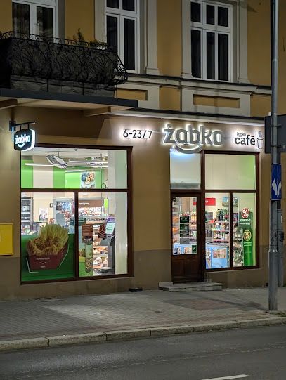 Żabka | Prosto z pieca, sklep przy dworcu Przemyśl Główny