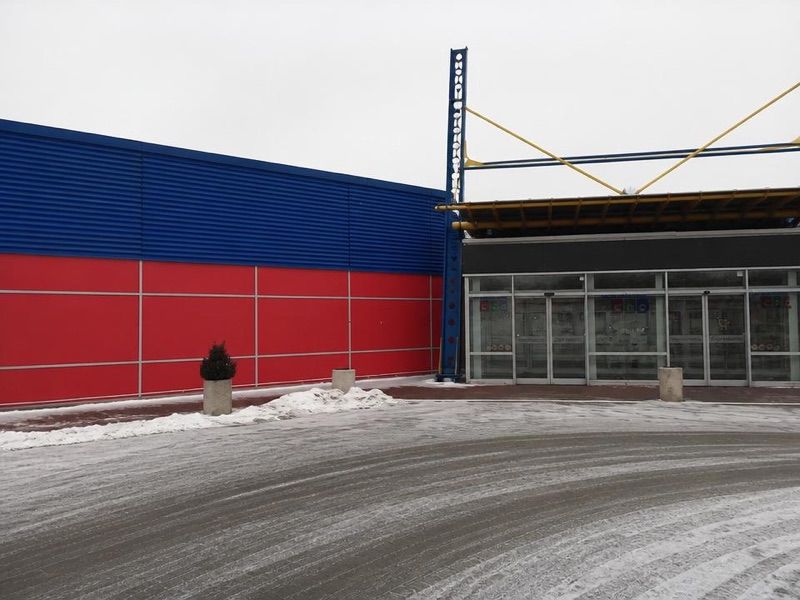 Carrefour Market, sklep przy dworcu Przemyśl Zasanie