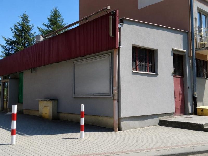 Delikatesy Centrum, sklep przy dworcu Przemyśl Zasanie