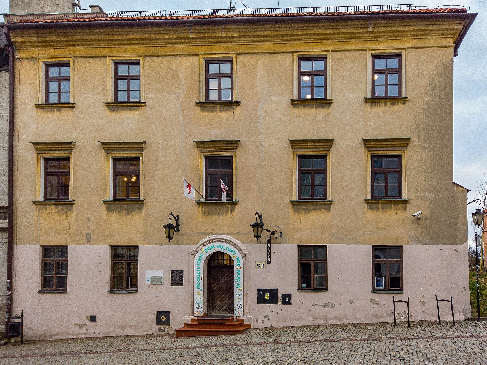Młodzieżowy Dom Kultury, atrakcja w pobliżu dworca Puławy Miasto