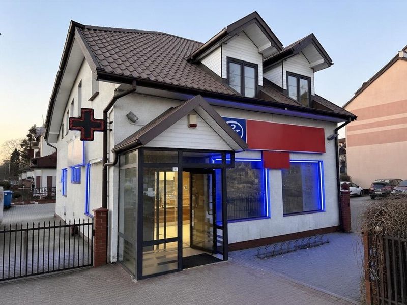 Apteka Puławska, sklep przy dworcu Puławy Miasto