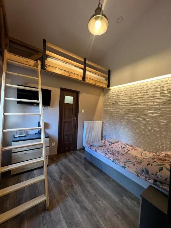 Pokój z antresolą i łazienką, hotel blisko dworca Rogoźno Wielkopolskie