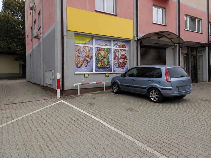 Lewiatan, sklep przy dworcu Sanok