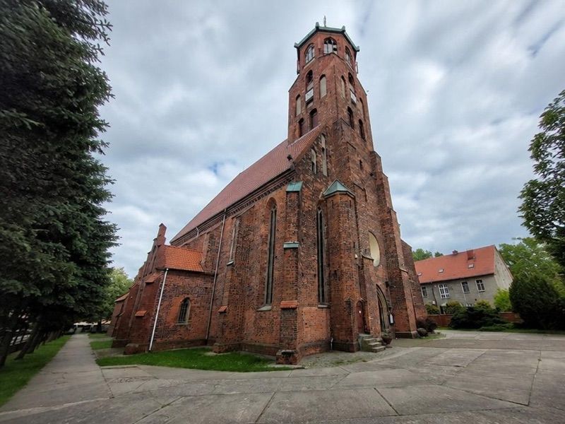 Parafia rzymskokatolicka Podwyższenia Krzyża Świętego, atrakcja w pobliżu dworca Ścinawa