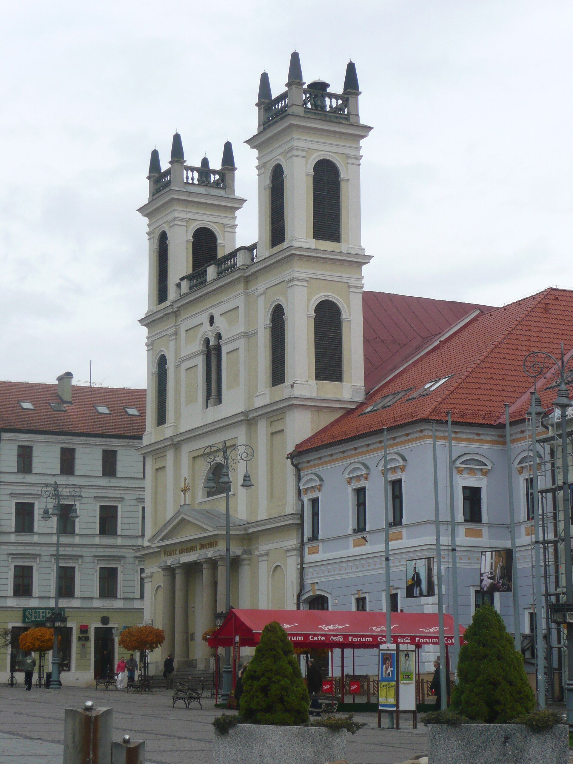 Katedra św. Franciszka Ksawerego w Bańskiej Bystrzycy, atrakcja w pobliżu dworca Banská Bystrica