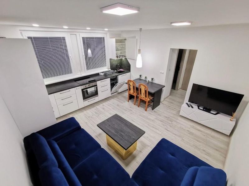 Apartment Halova, hotel blisko dworca Železničná stanica Bratislava-Petržalka