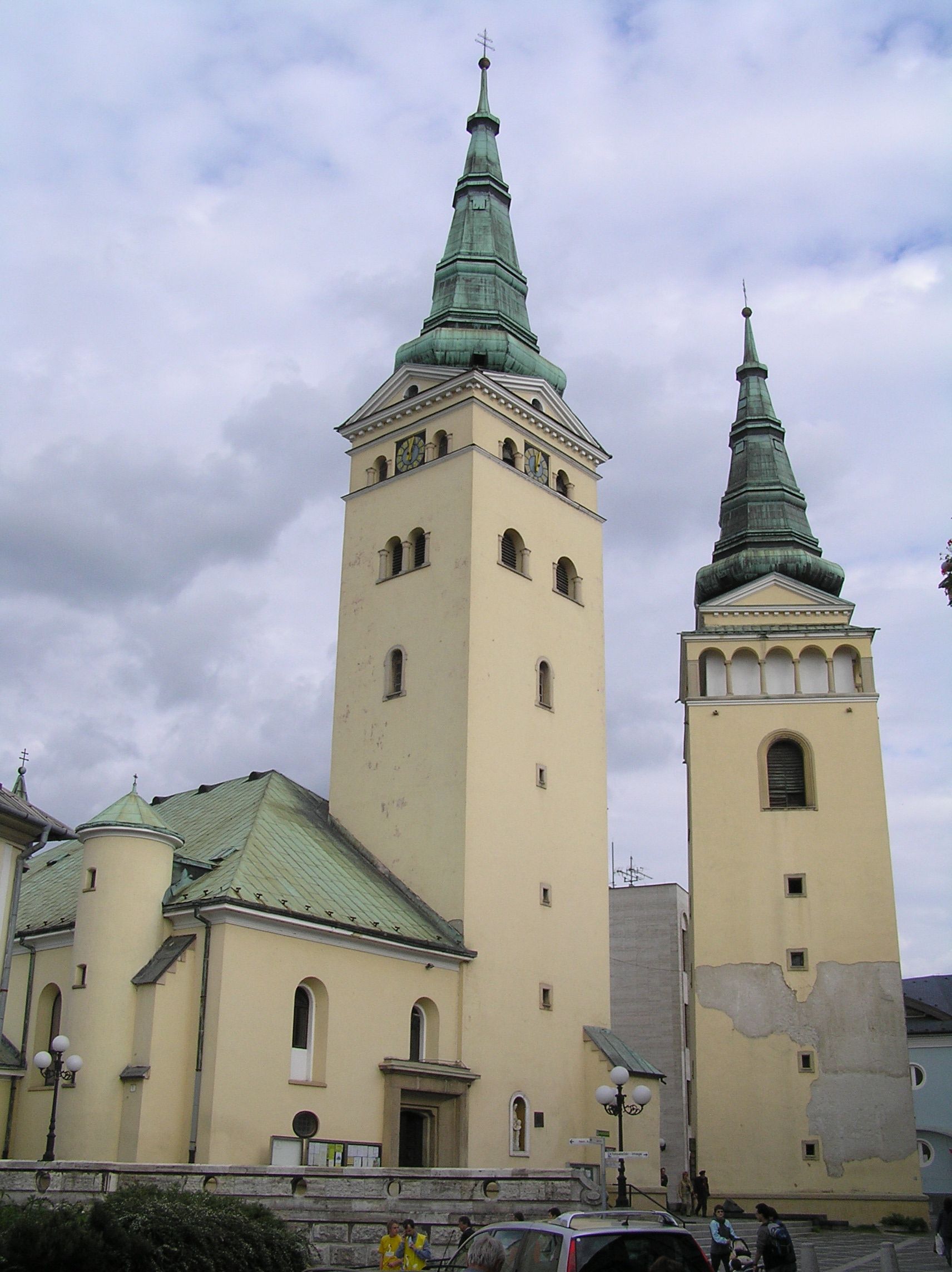 Katedra św. Trójcy w Żylinie, atrakcja w pobliżu dworca Žilina Train Station