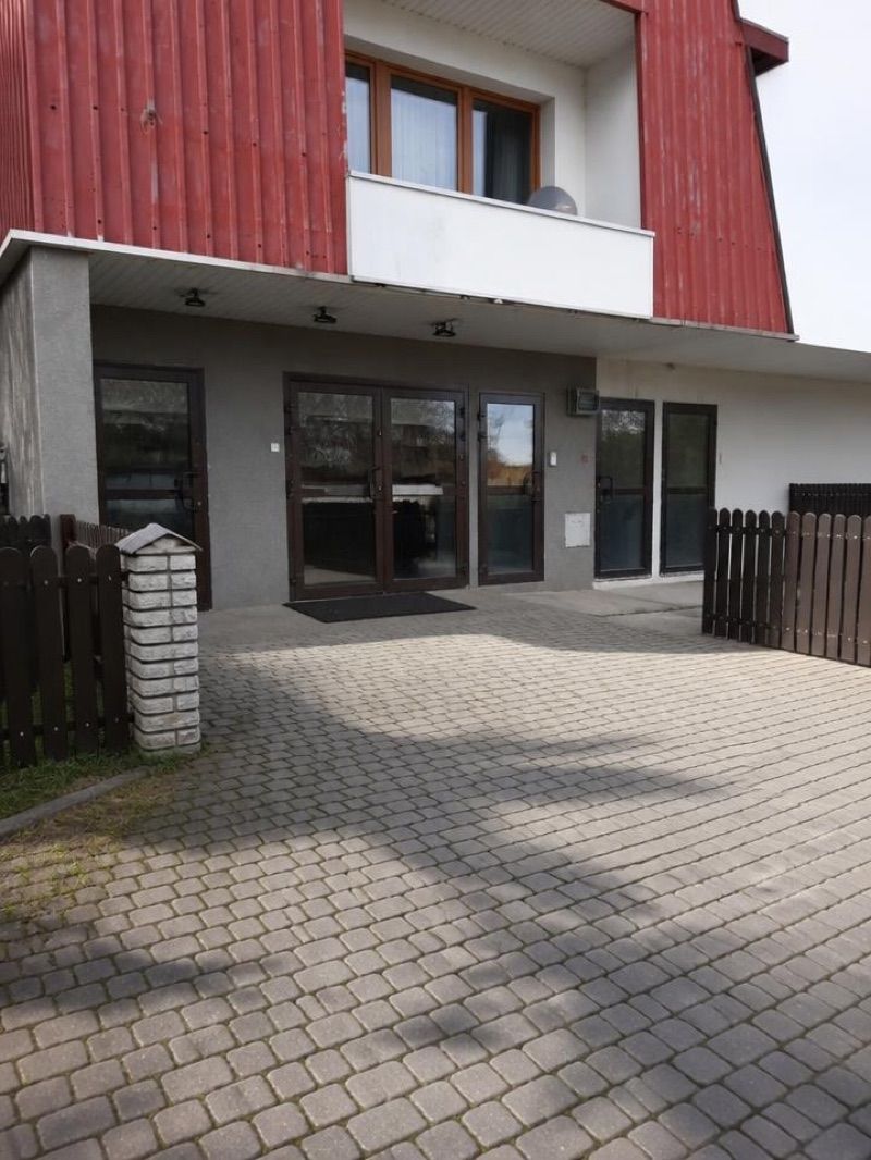 Na Górnym Borze. Apteka, sklep przy dworcu Skoczów