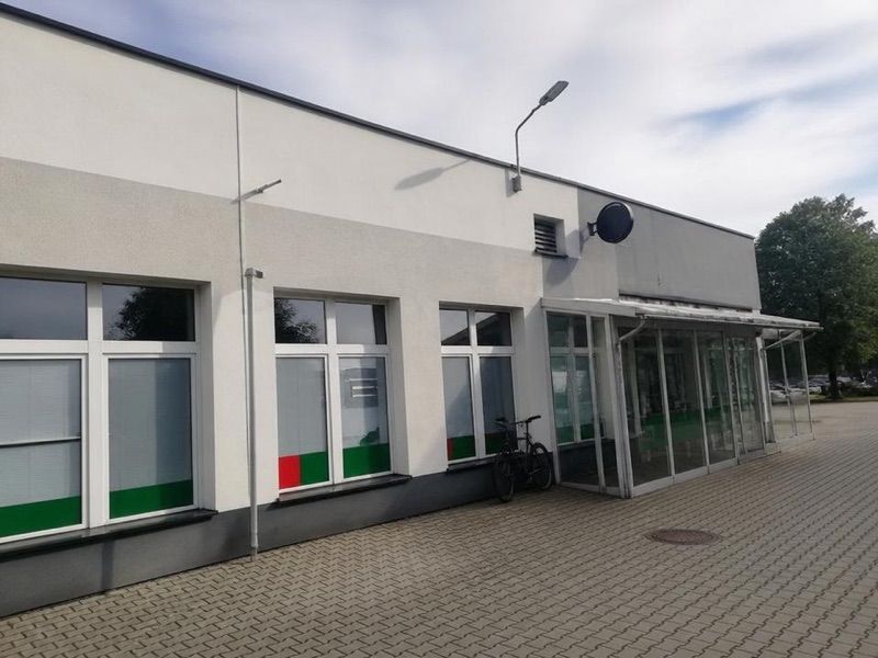Delikatesy Centrum, sklep przy dworcu Skoczów