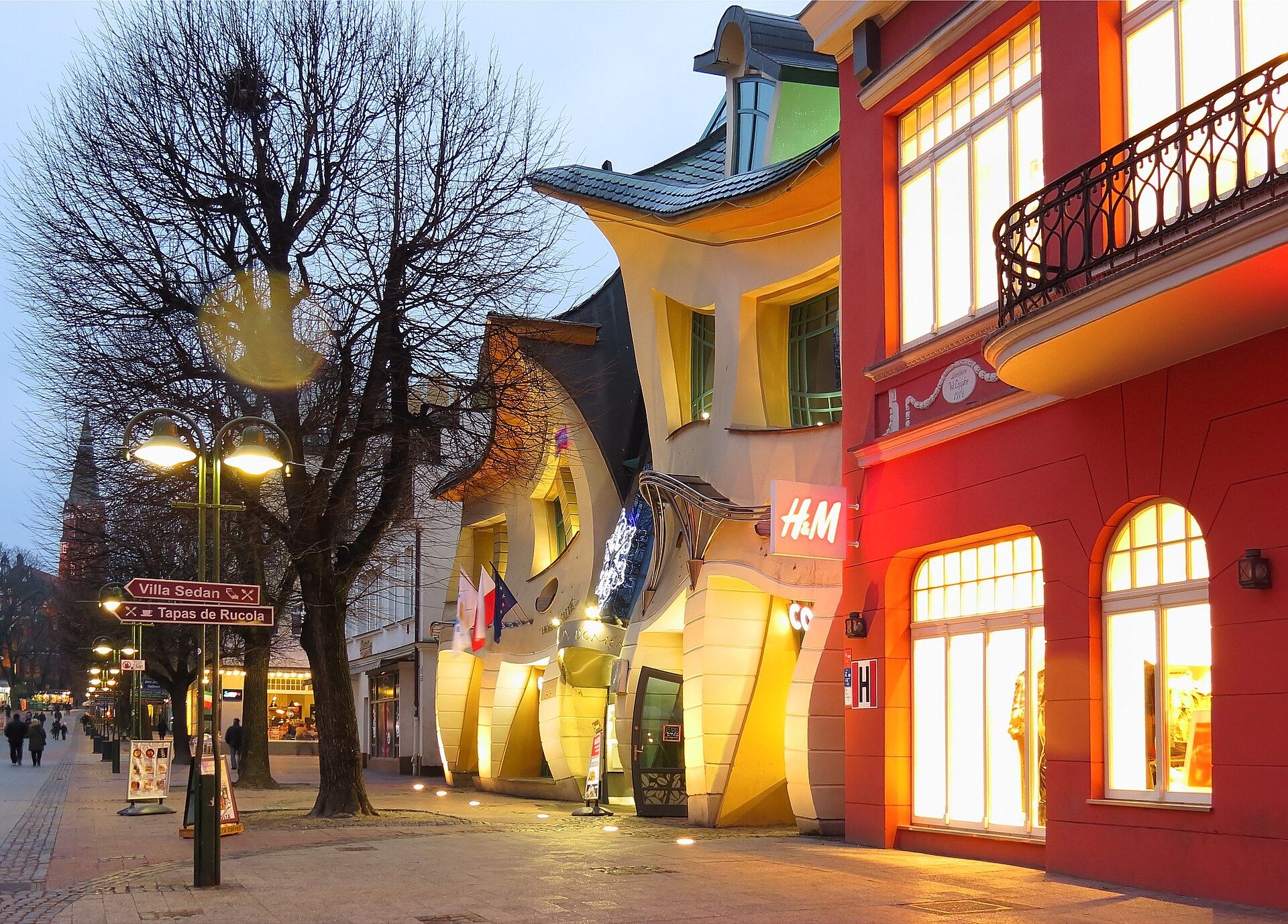 Krzywy Domek, atrakcja w pobliżu dworca Sopot