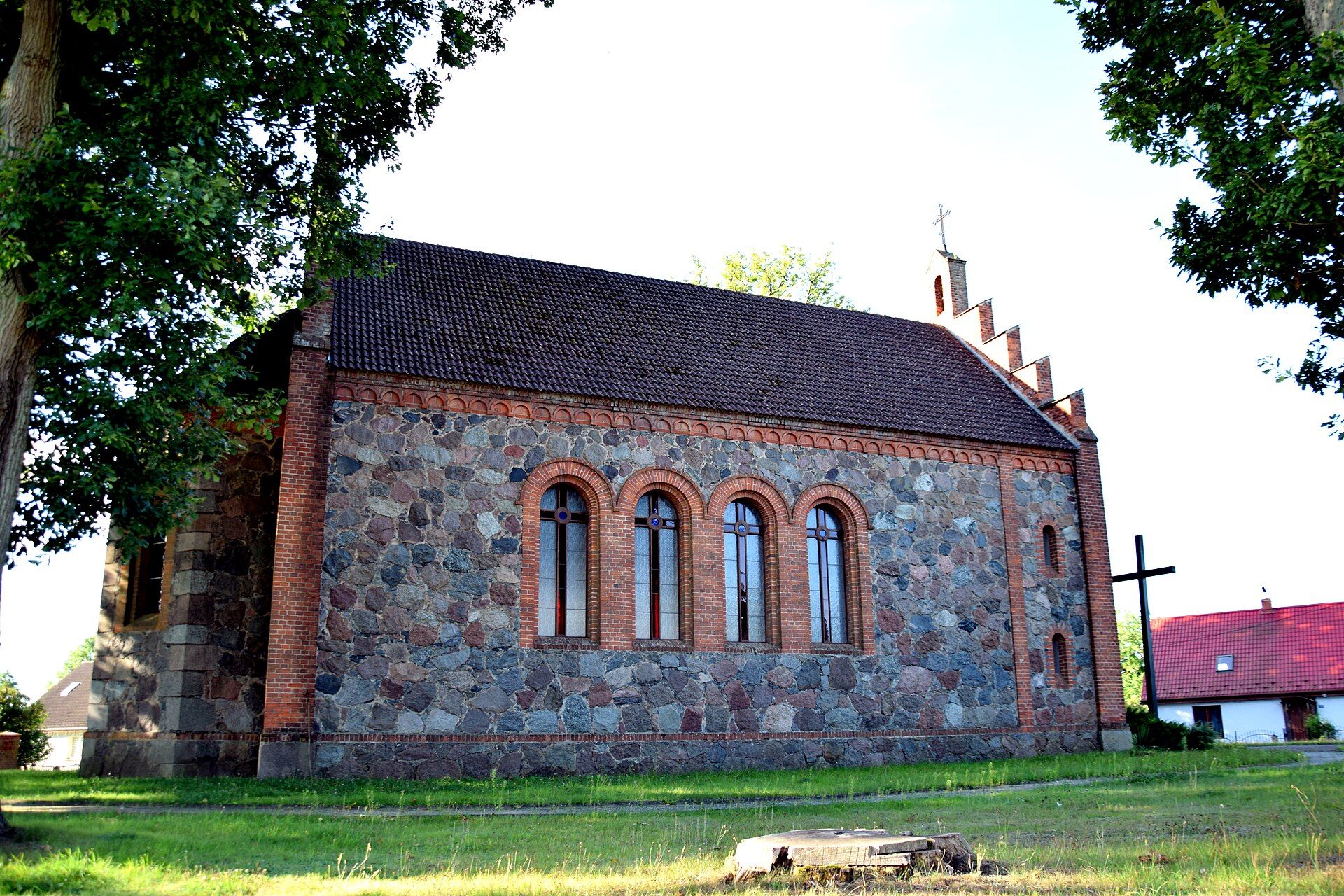 Kościół Rzymskokatolicki pw. św. Michała Archanioła, atrakcja w pobliżu dworca Sopot