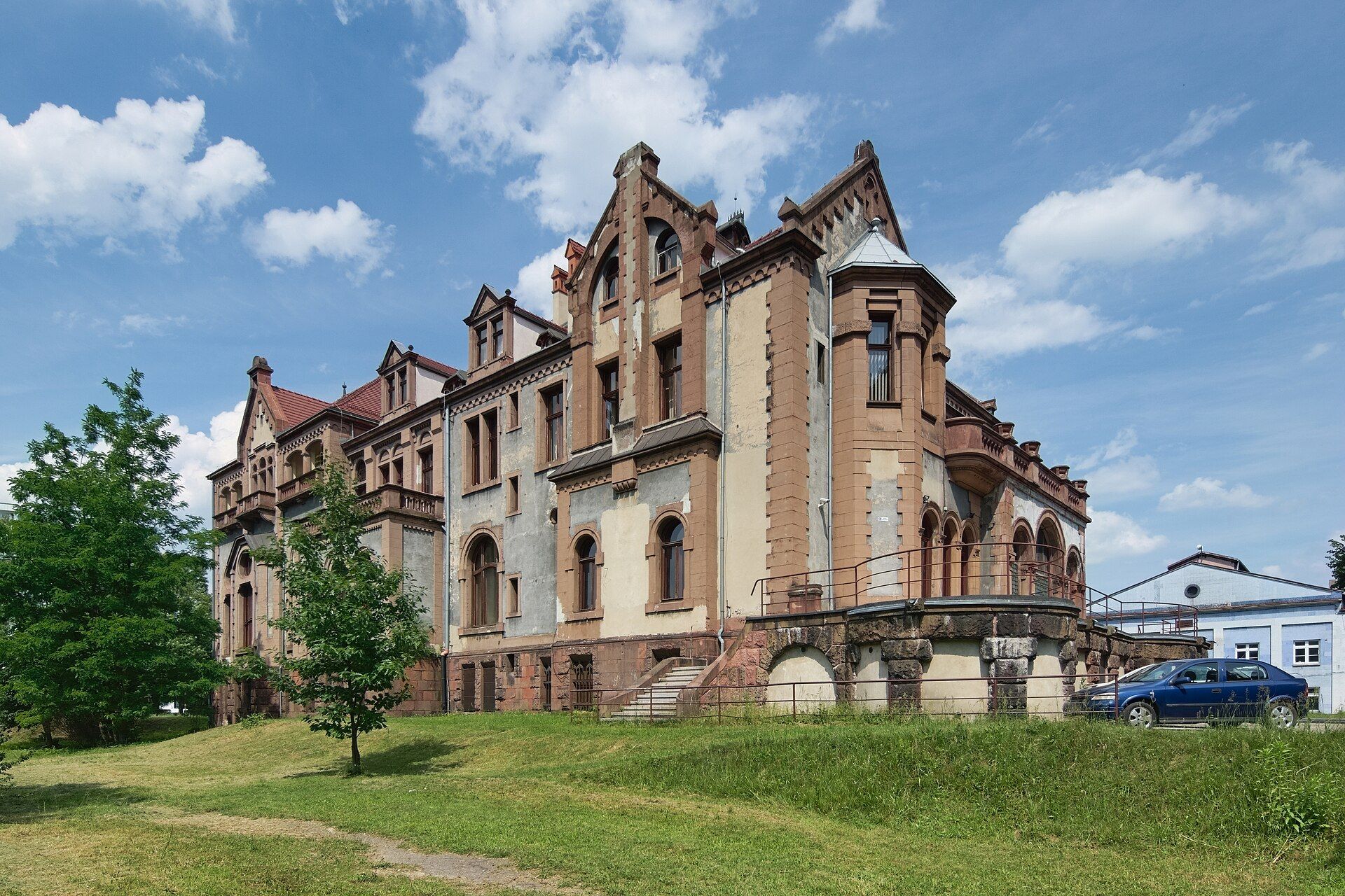 Pałac Schoena, atrakcja w pobliżu dworca Sosnowiec Główny