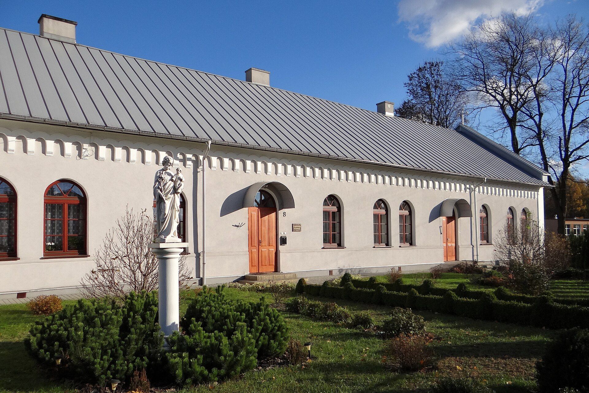 Klasztor Sióstr Dominikanek, atrakcja w pobliżu dworca Stróże