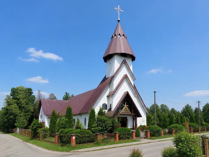 Kościół MB Różańcowej w Białej Niżnej, atrakcja w pobliżu dworca Stróże