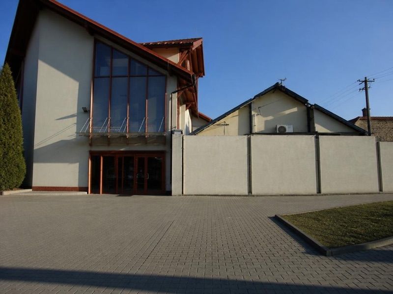 Delikatesy Centrum, sklep przy dworcu Stróże