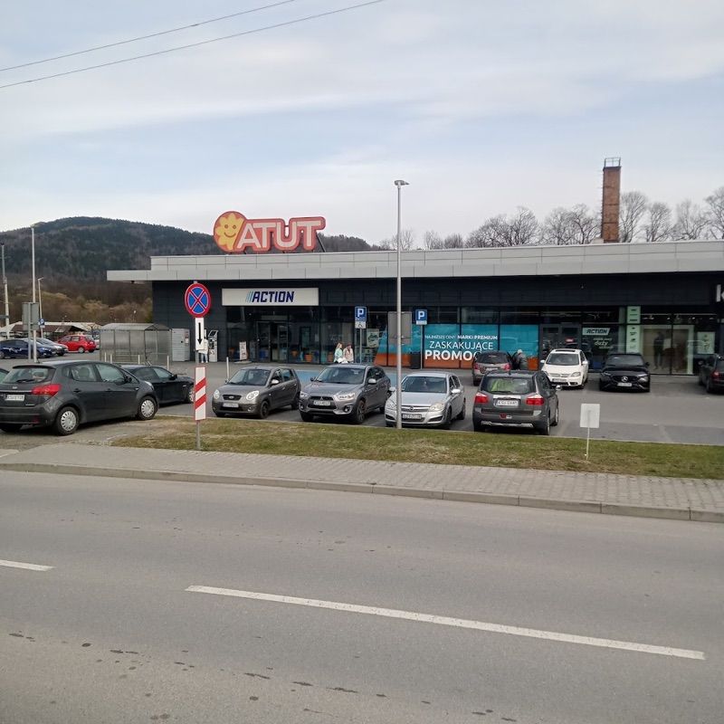 Atut Sucha Beskidzka, galeria handlowa w pobliżu dworca Sucha Beskidzka Zamek