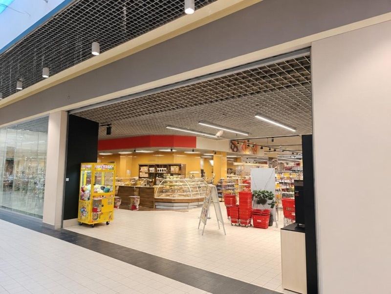 Intermarche Świdnica Galeria, sklep przy dworcu Świdnica Miasto