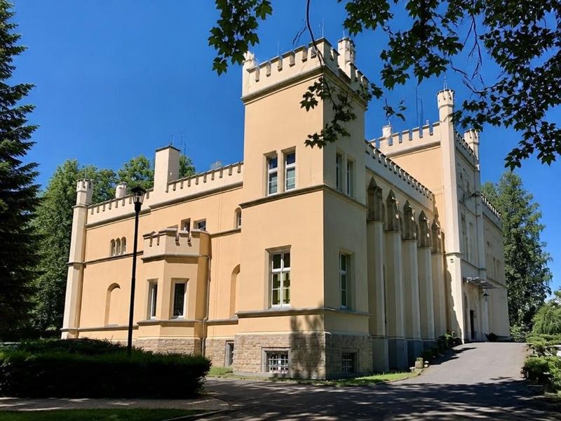 Pałac Seidlów, atrakcja w pobliżu dworca Świebodzice