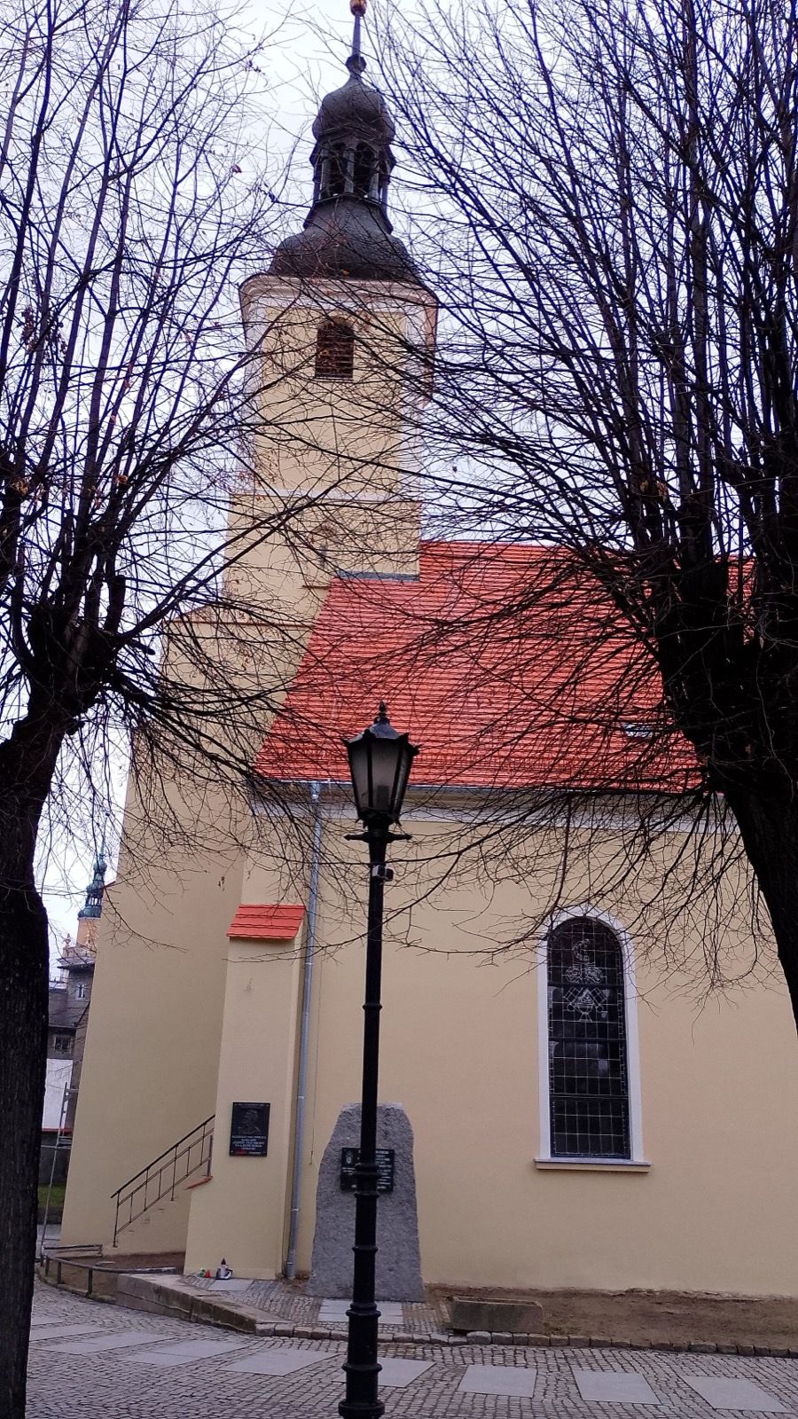 Kościół św. Mikołaja, atrakcja w pobliżu dworca Świebodzice