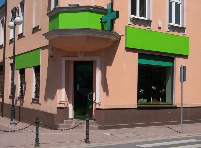 Apteka Przyjazna, sklep przy dworcu Szamotuły