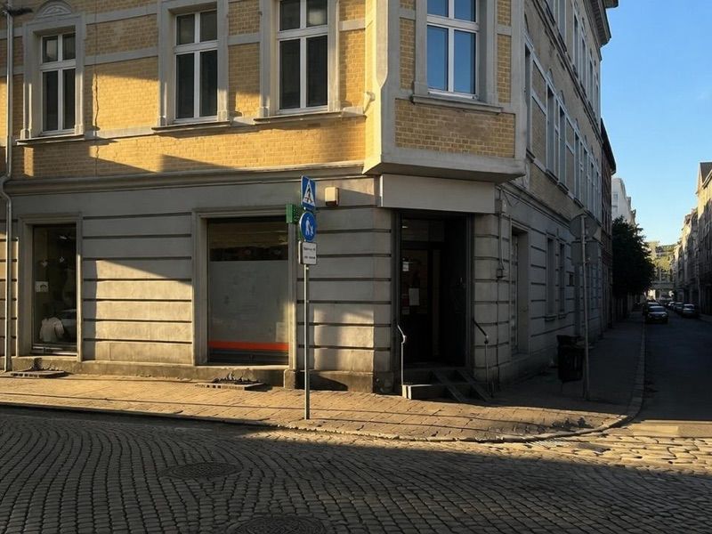 DOZ Apteka Dbam o Zdrowie Panaceum i Punkt Szczepień, sklep przy dworcu Szamotuły