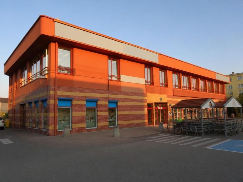 Netto, sklep przy dworcu Dąbie