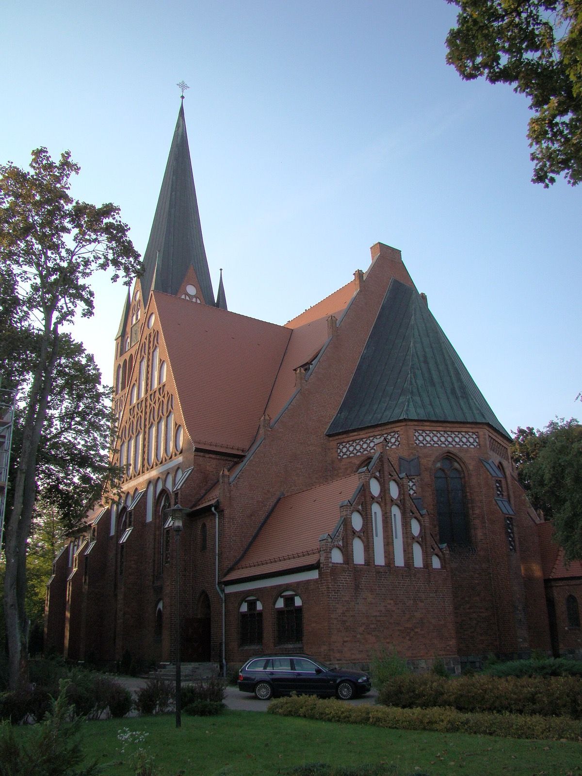 Kościół Narodzenia Najświętszej Maryi Panny w Szczecinku, atrakcja w pobliżu dworca Szczecinek