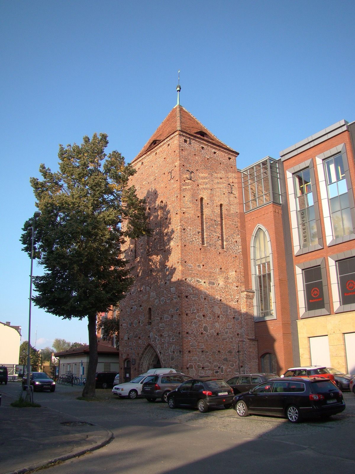 Wieża św. Mikołaja, atrakcja w pobliżu dworca Szczecinek