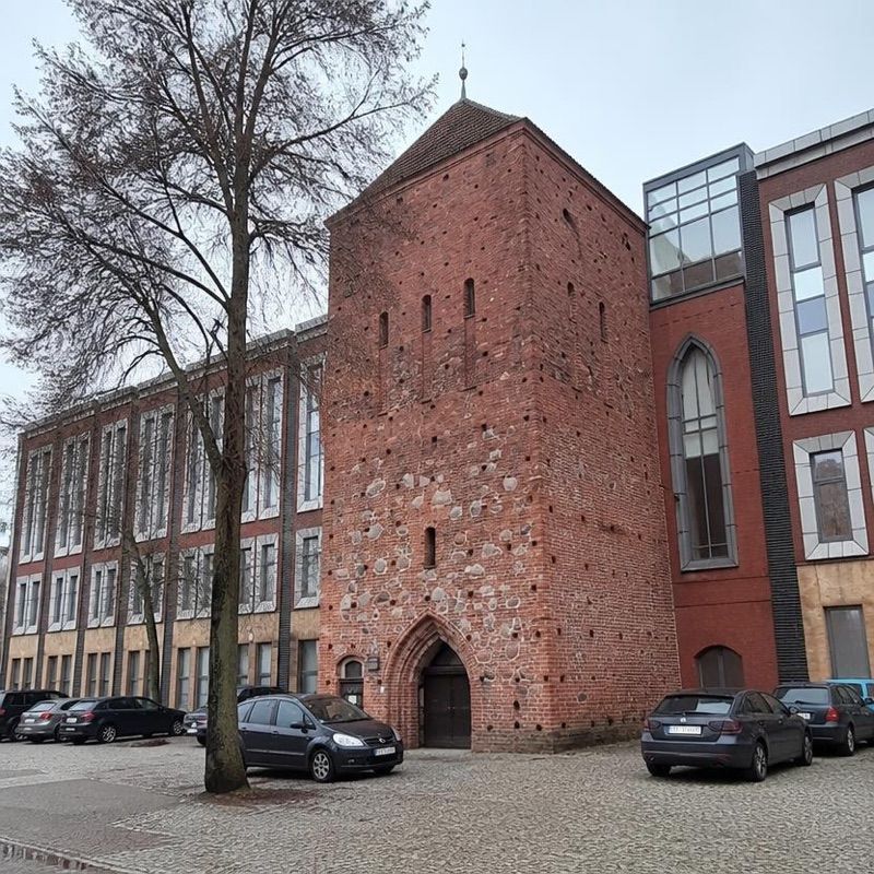 Wieża św. Mikołaja, atrakcja w pobliżu dworca Szczecinek