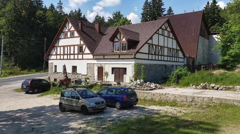 Muzeum Ziemi JUNA - Strażnica walońska, atrakcja w pobliżu dworca Szklarska Poręba Średnia
