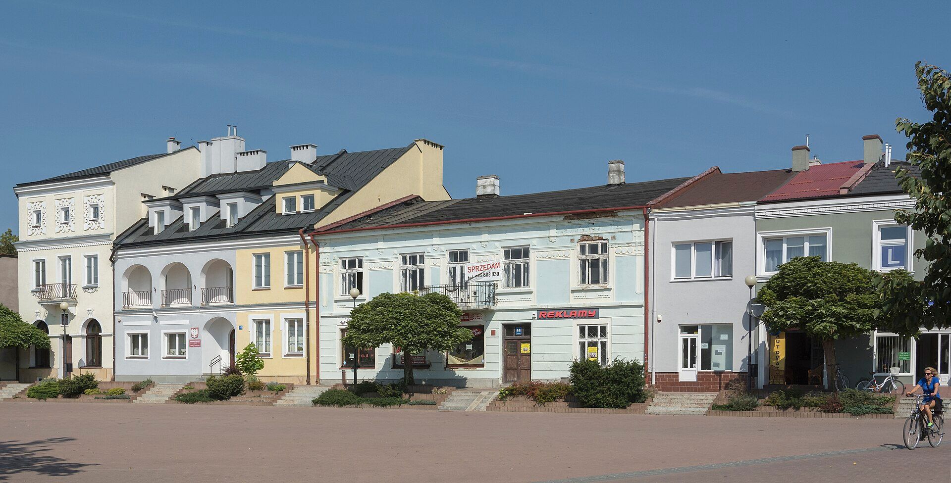 Plac Głowackiego w Tarnobrzegu, atrakcja w pobliżu dworca Tarnobrzeg