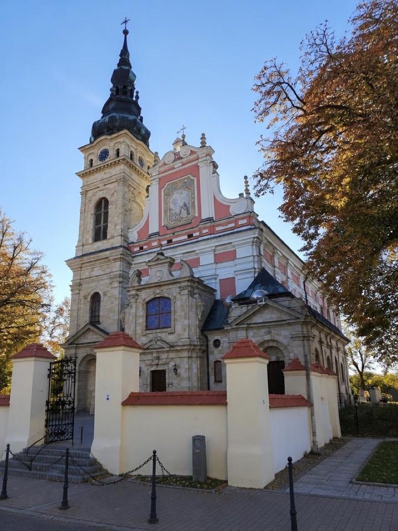 Klasztor O.O. Dominikanów i Parafia Wniebowzięcia NMP w Tarnobrzegu, atrakcja w pobliżu dworca Tarnobrzeg