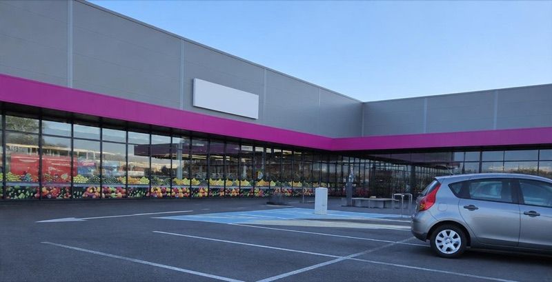 Auchan Supermarket, sklep przy dworcu Tarnobrzeg