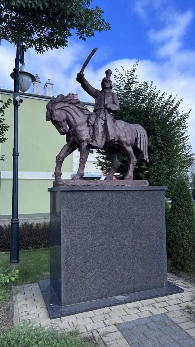 Pomnik Niepodległości i Obrońców Ojczyzny, atrakcja w pobliżu dworca Terespol