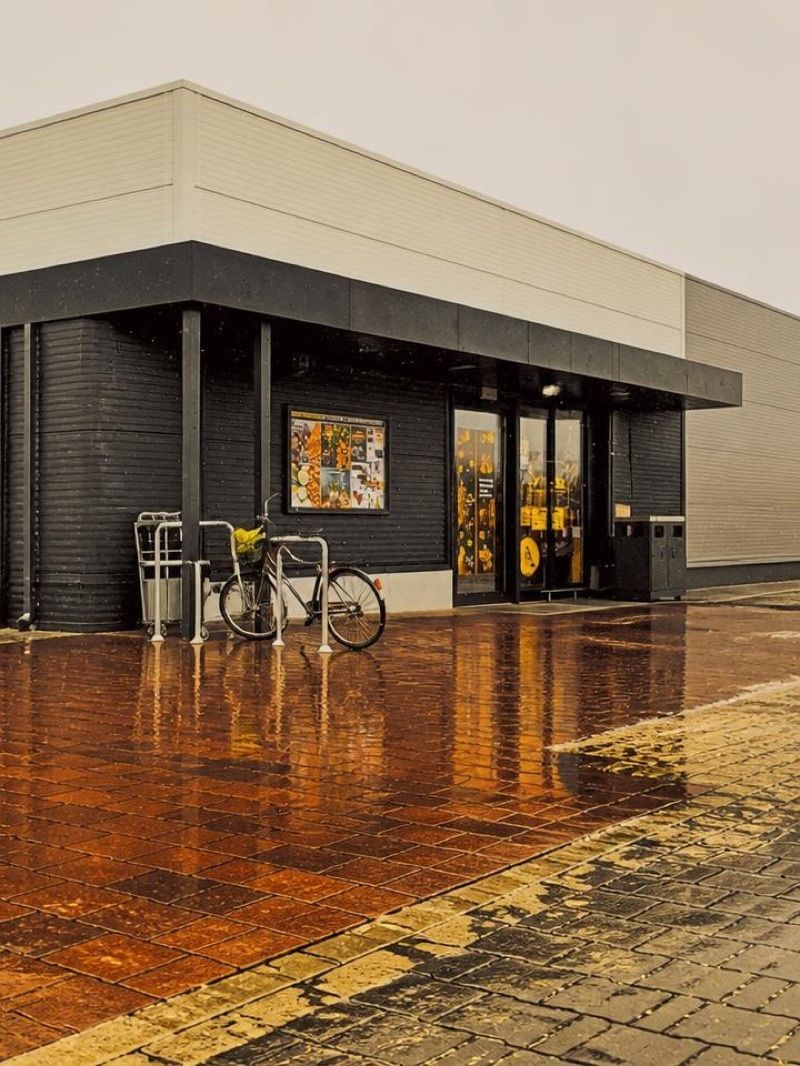 Netto, sklep przy dworcu Terespol