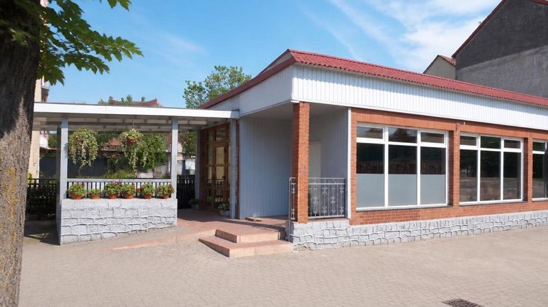 Lodziarnia Fragola, okolice dworca Trzebiatów