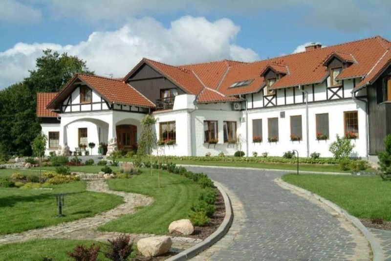 Hotel Dworek nad Regą, hotel blisko dworca Trzebiatów
