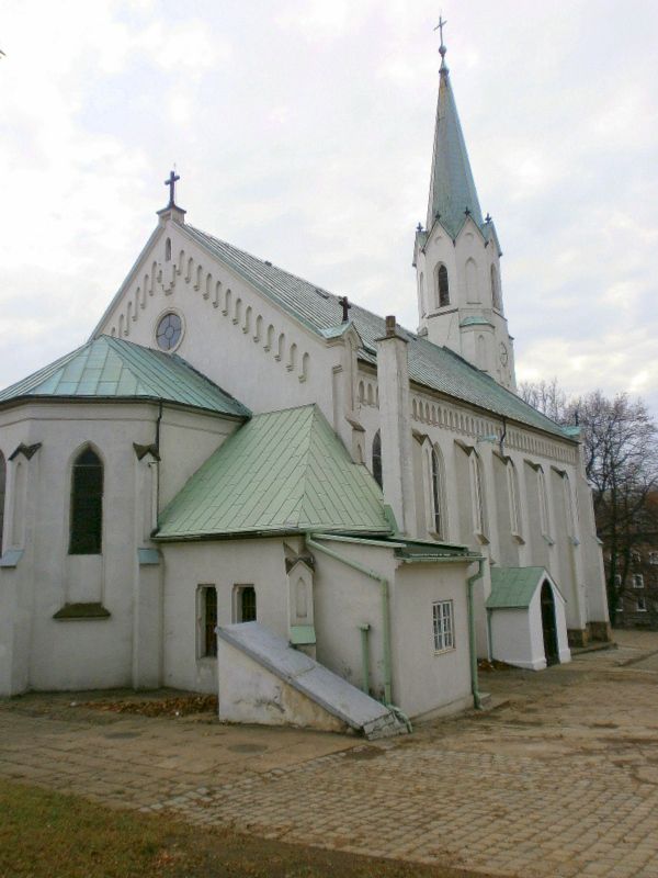Parafia rzymskokatolicka św. Barbary w Wałbrzychu, atrakcja w pobliżu dworca Wałbrzych Miasto