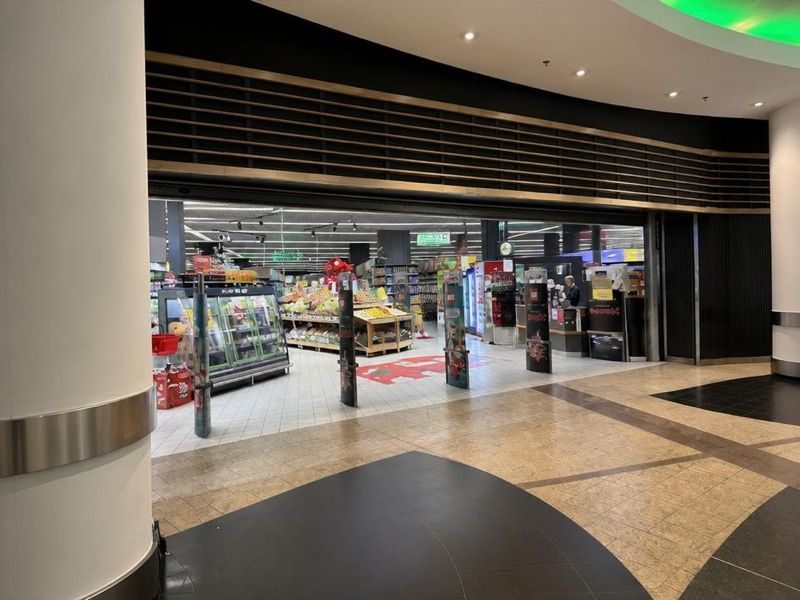 Carrefour Market, sklep przy dworcu Warszawa Główna