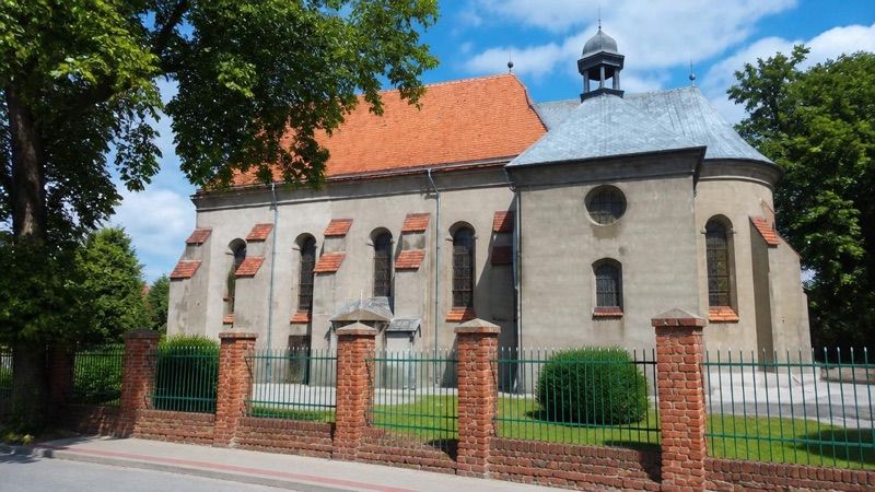 Kościół Rzymskokatolicki pw. NMP i św. Michała Archanioła. Salezjanie Trzcianka, atrakcja w pobliżu dworca Wieleń Północny
