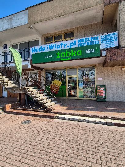Żabka | Prosto z pieca, sklep przy dworcu Władysławowo
