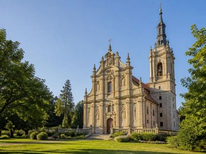 Kościół p.w. Wniebowzięcia N.M.P. we Włoszczowie (z poł. XVII w.), atrakcja w pobliżu dworca Włoszczowa