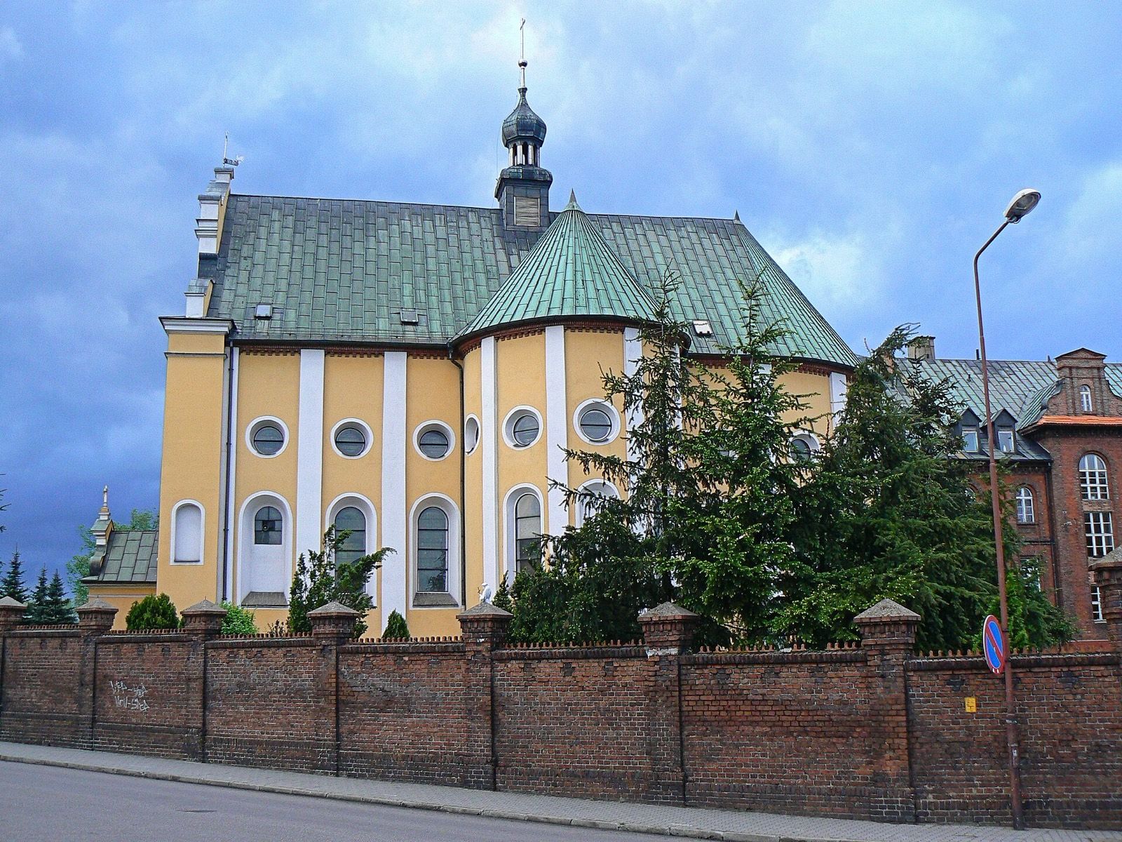 Klasztor Franciszkanów we Wronkach, atrakcja w pobliżu dworca Wronki