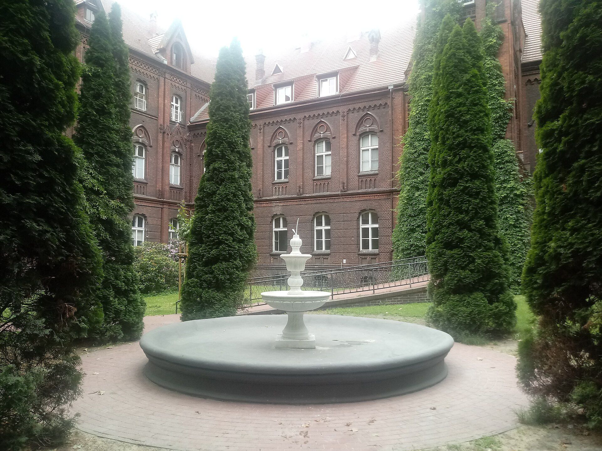 Fontanna MG, atrakcja w pobliżu dworca Września