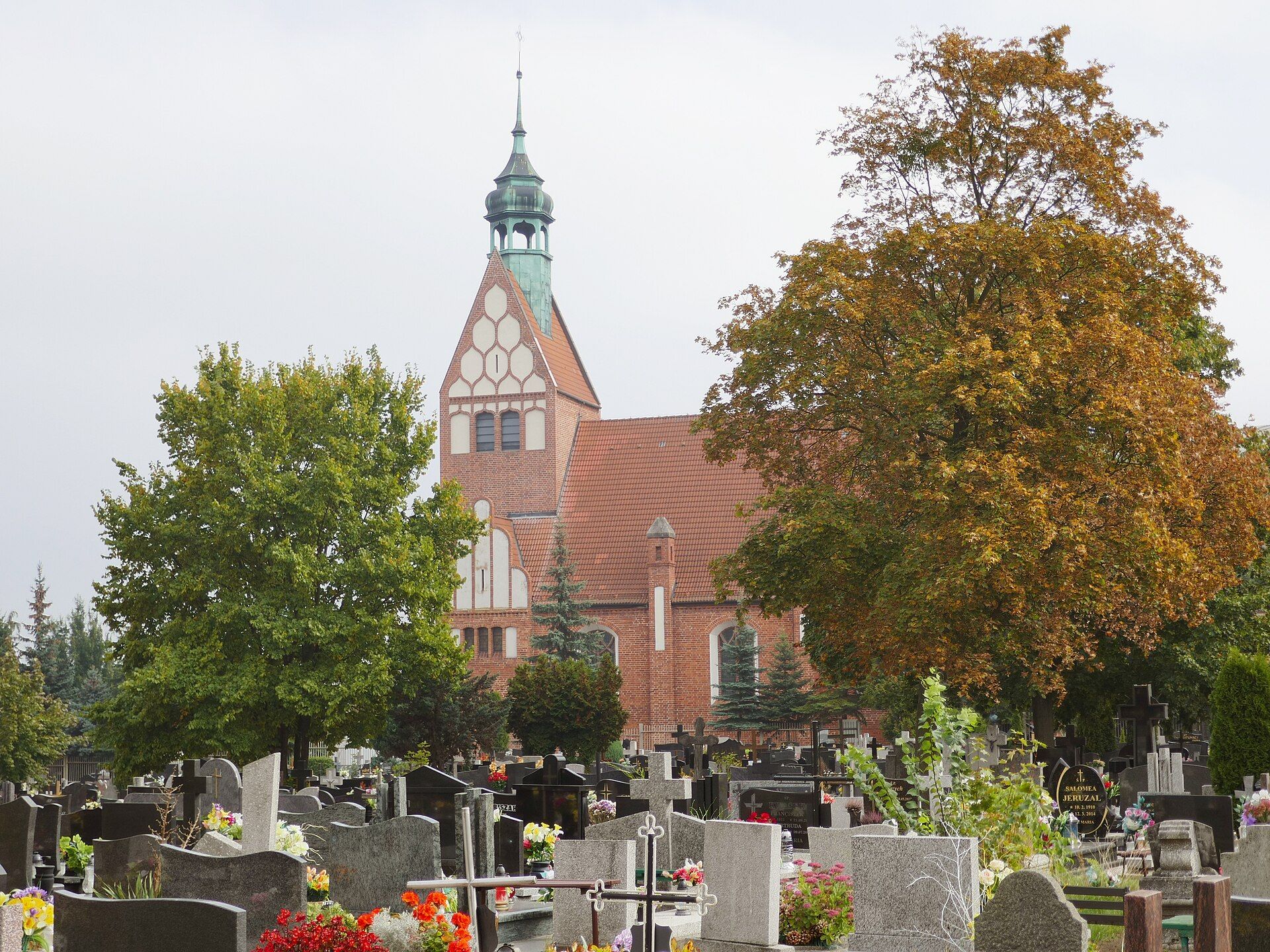 Kościół św. Józefa Rzemieślnika, atrakcja w pobliżu dworca Września