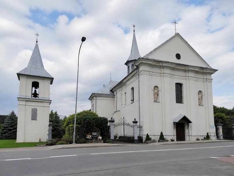 Parafia Rzymskokatolicka pw. Wniebowzięcia Najświętszej Marii Panny Sanktuarium Matki Nowego Życia, atrakcja w pobliżu dworca Zagórz