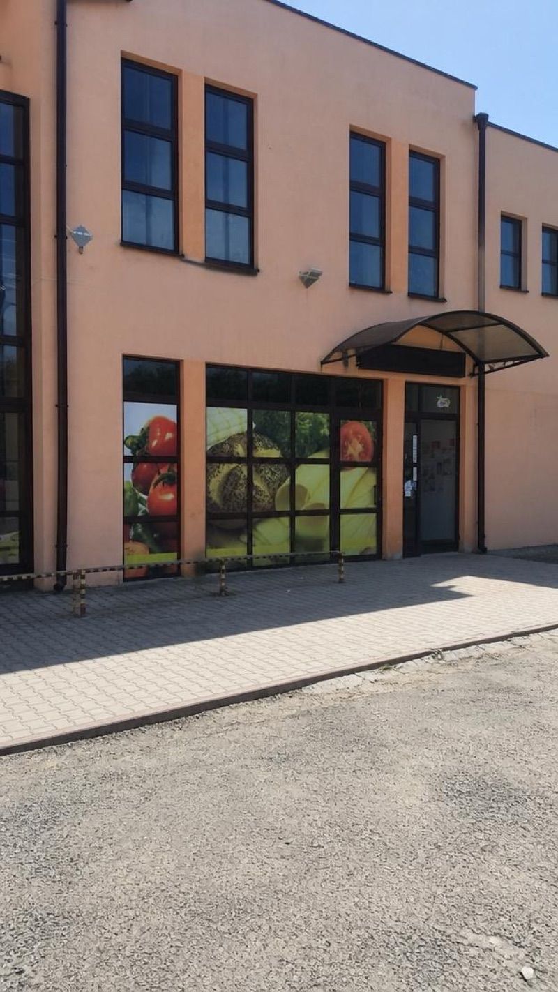 Groszek, sklep przy dworcu Zagórz