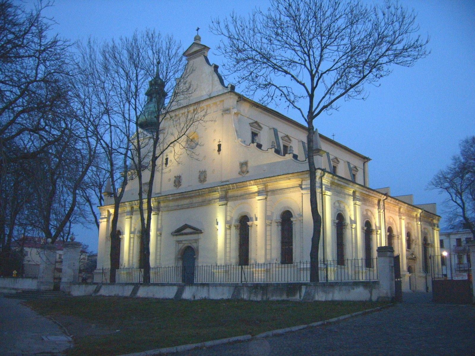 Parafia Zmartwychwstania Pańskiego i św. Tomasza Apostoła w Zamościu, atrakcja w pobliżu dworca Zamość