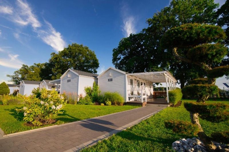 Skandynawia Przystań & Family Resort, hotel blisko dworca Zator Park Rozrywki